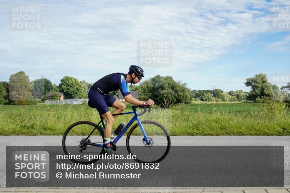 31.08.2025 - Elbe Triathlon Hamburg Michael Burmester http://msf.ph/oto/8691832 31.08.2025 10:16:27 Radfahren 563 meine-sportfotos.de
