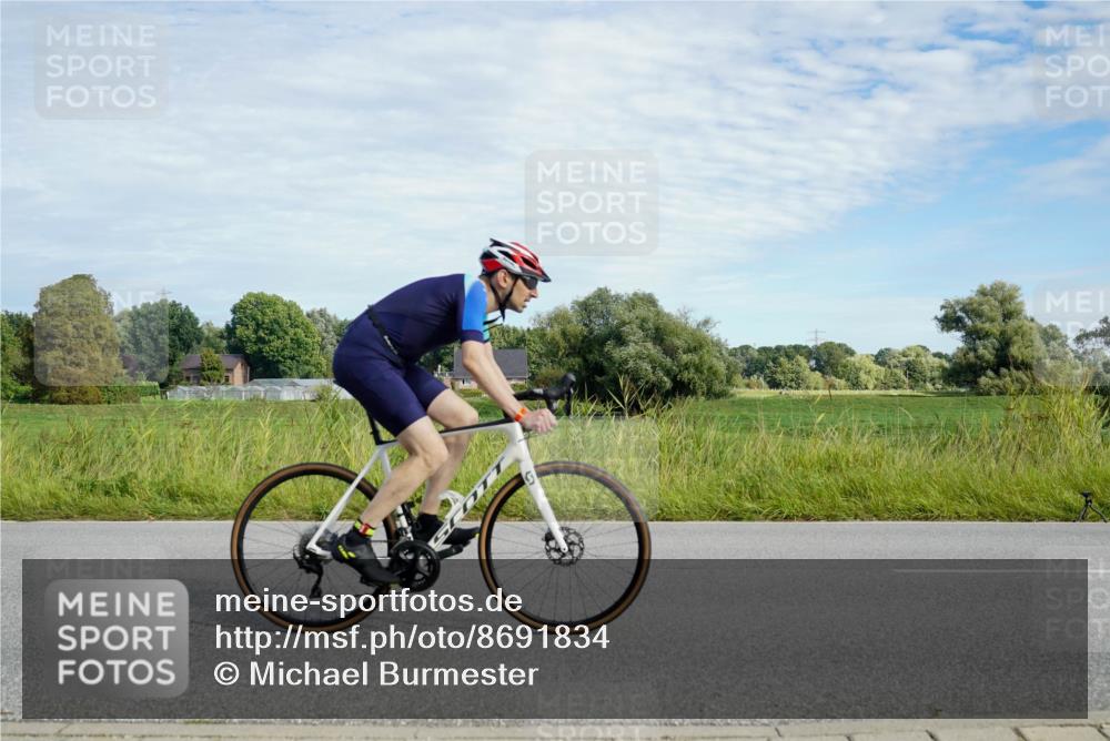 31.08.2025 - Elbe Triathlon Hamburg Michael Burmester http://msf.ph/oto/8691834 31.08.2025 10:16:36 Radfahren 562, 622, 896 meine-sportfotos.de