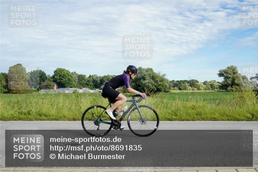 31.08.2025 - Elbe Triathlon Hamburg Michael Burmester http://msf.ph/oto/8691835 31.08.2025 10:16:38 Radfahren 562, 622, 896, 908 meine-sportfotos.de