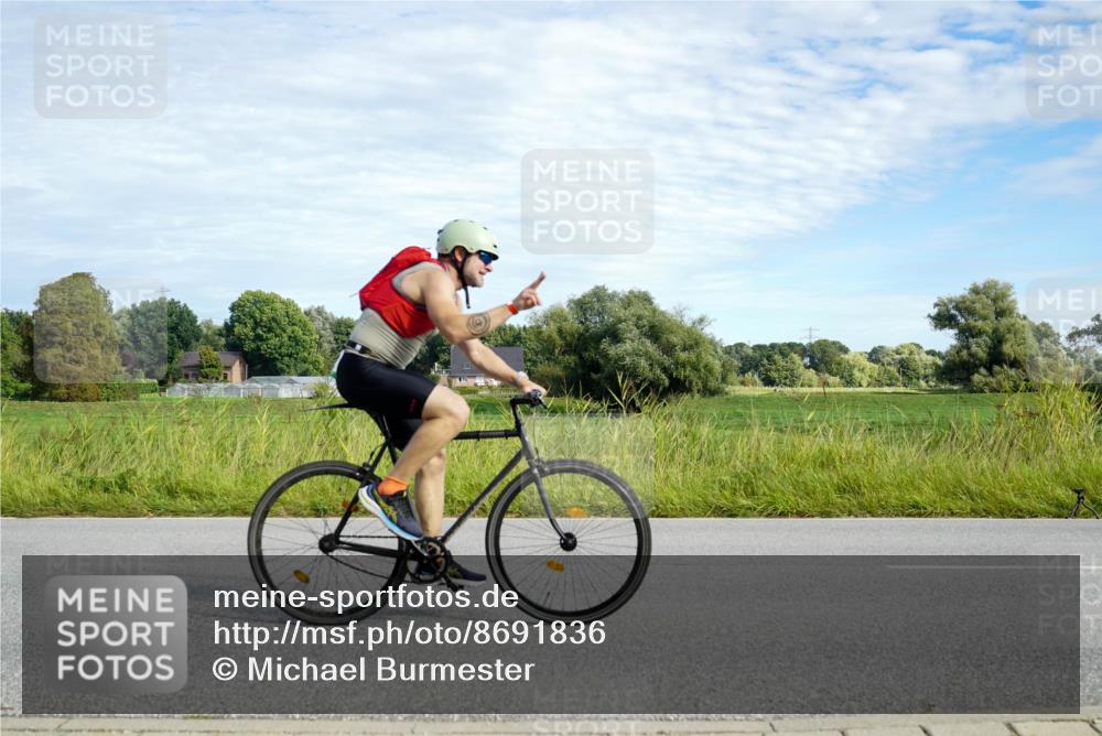 31.08.2025 - Elbe Triathlon Hamburg Michael Burmester http://msf.ph/oto/8691836 31.08.2025 10:16:39 Radfahren 562, 622, 896, 908 meine-sportfotos.de