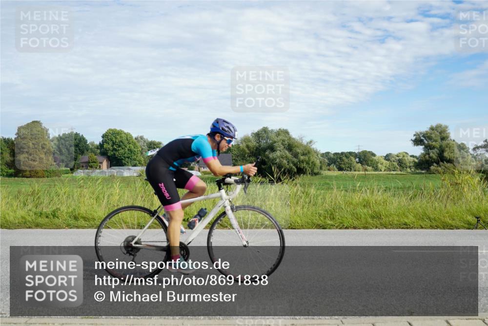 31.08.2025 - Elbe Triathlon Hamburg Michael Burmester http://msf.ph/oto/8691838 31.08.2025 10:16:43 Radfahren 666, 908 meine-sportfotos.de