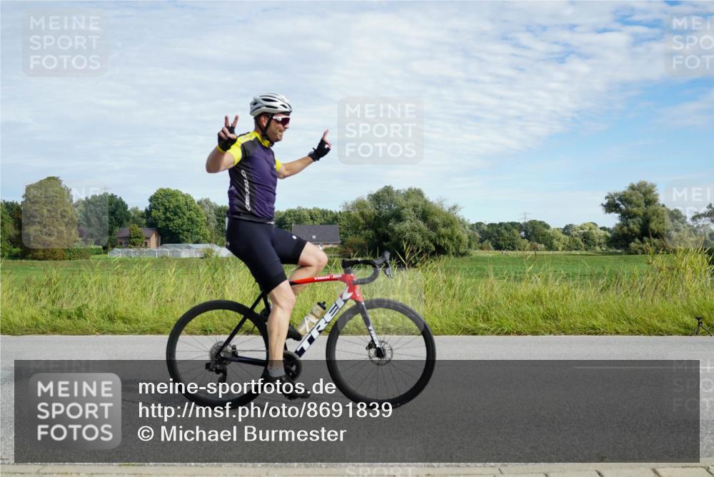 31.08.2025 - Elbe Triathlon Hamburg Michael Burmester http://msf.ph/oto/8691839 31.08.2025 10:16:49 Radfahren 666, 841, 928 meine-sportfotos.de
