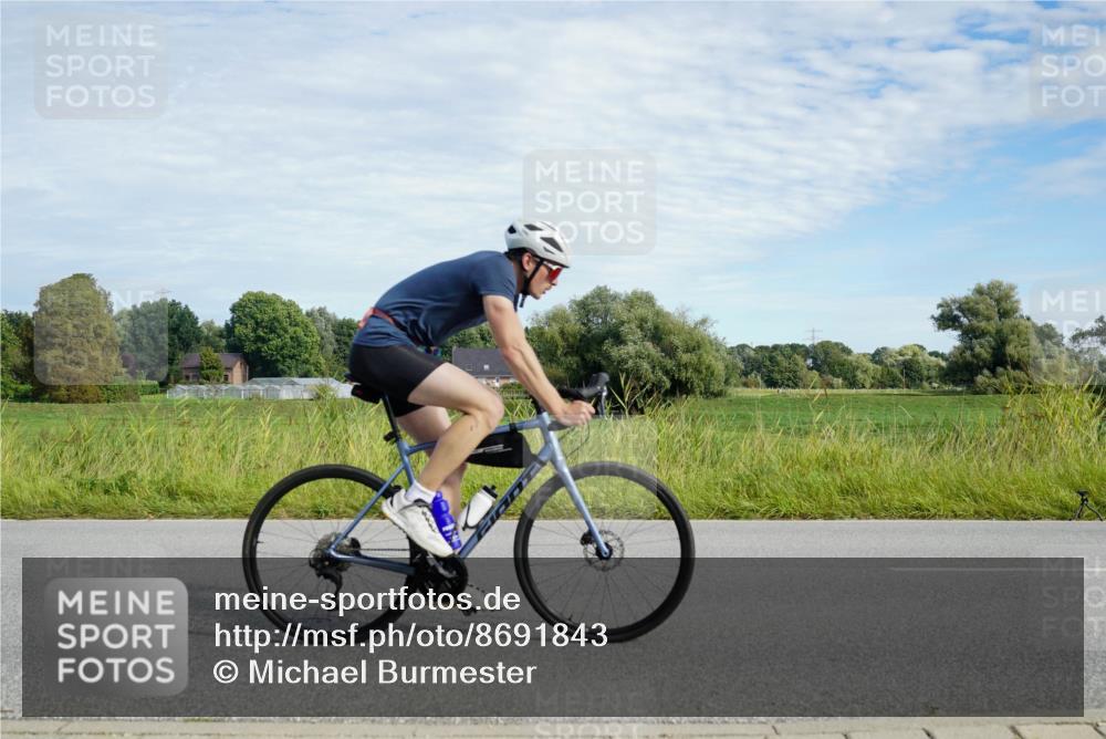 31.08.2025 - Elbe Triathlon Hamburg Michael Burmester http://msf.ph/oto/8691843 31.08.2025 10:16:57 Radfahren 427, 804, 841 meine-sportfotos.de