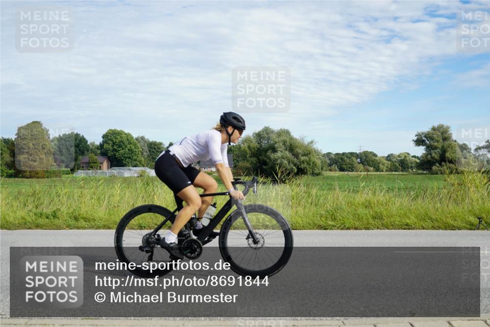 31.08.2025 - Elbe Triathlon Hamburg Michael Burmester http://msf.ph/oto/8691844 31.08.2025 10:16:59 Radfahren 427, 804, 841 meine-sportfotos.de