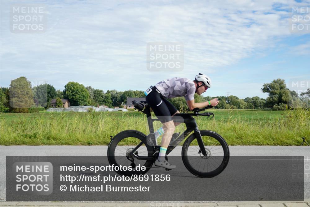 31.08.2025 - Elbe Triathlon Hamburg Michael Burmester http://msf.ph/oto/8691856 31.08.2025 10:17:20 Radfahren 826, 923, 1017 meine-sportfotos.de