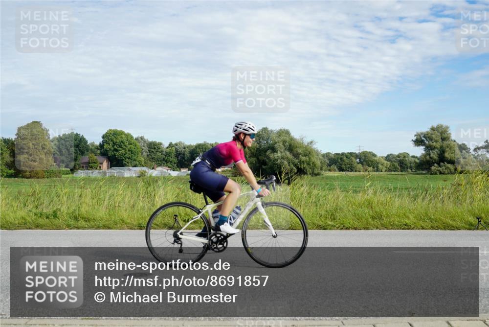 31.08.2025 - Elbe Triathlon Hamburg Michael Burmester http://msf.ph/oto/8691857 31.08.2025 10:17:22 Radfahren 826, 923, 1017 meine-sportfotos.de