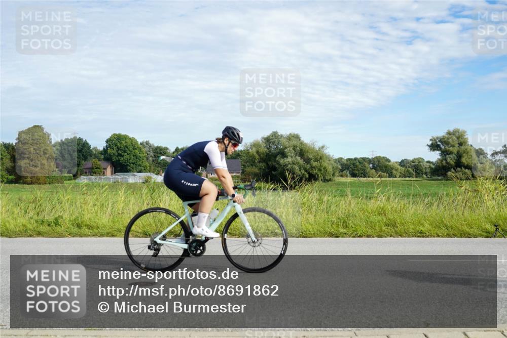 31.08.2025 - Elbe Triathlon Hamburg Michael Burmester http://msf.ph/oto/8691862 31.08.2025 10:17:30 Radfahren 388, 406, 820, 869 meine-sportfotos.de