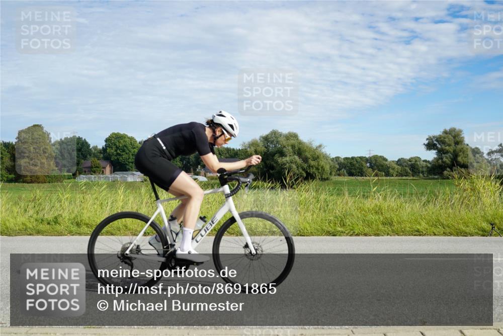 31.08.2025 - Elbe Triathlon Hamburg Michael Burmester http://msf.ph/oto/8691865 31.08.2025 10:17:37 Radfahren 820, 823, 825 meine-sportfotos.de