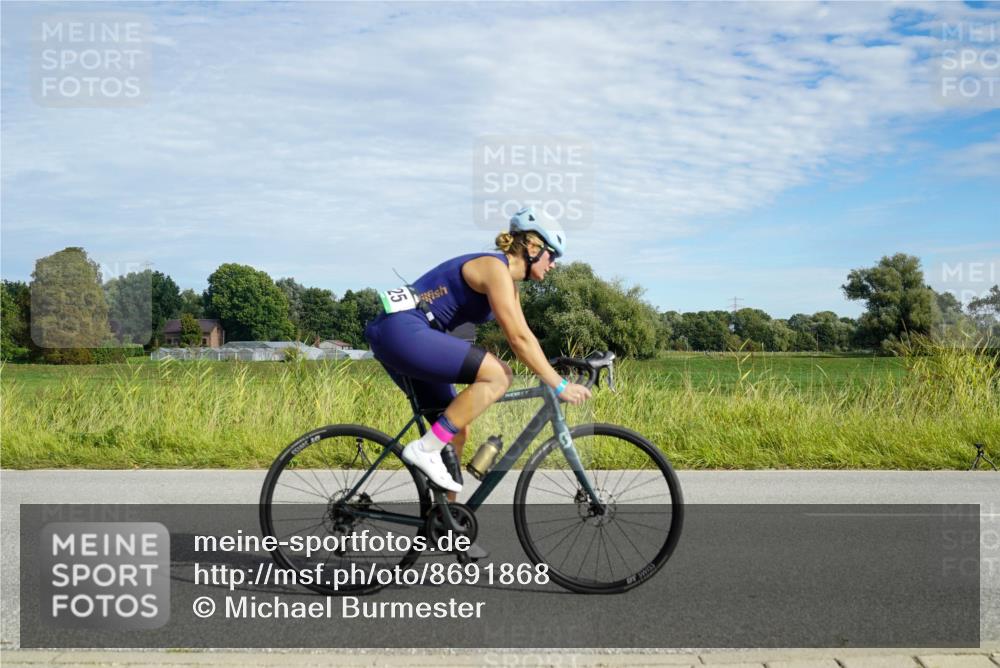 31.08.2025 - Elbe Triathlon Hamburg Michael Burmester http://msf.ph/oto/8691868 31.08.2025 10:17:39 Radfahren 820, 823, 825 meine-sportfotos.de
