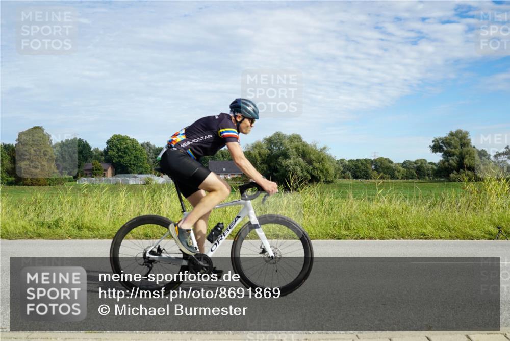 31.08.2025 - Elbe Triathlon Hamburg Michael Burmester http://msf.ph/oto/8691869 31.08.2025 10:17:40 Radfahren 569, 820, 823, 825 meine-sportfotos.de