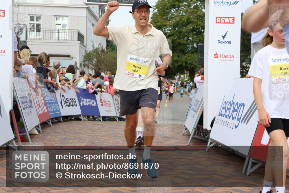 31.08.2025 - 21. Blankeneser Heldenlauf Strokosch-Dieckow http://msf.ph/oto/8691870 31.08.2025 10:25:13 Ziel 2641, 2357, 2717, 2285, 2286, 2331, 2053, 2359, 2661, 2383 meine-sportfotos.de