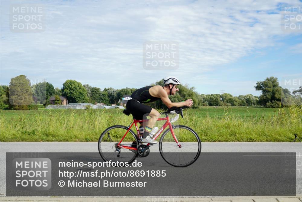 31.08.2025 - Elbe Triathlon Hamburg Michael Burmester http://msf.ph/oto/8691885 31.08.2025 10:18:20 Radfahren 1032 meine-sportfotos.de