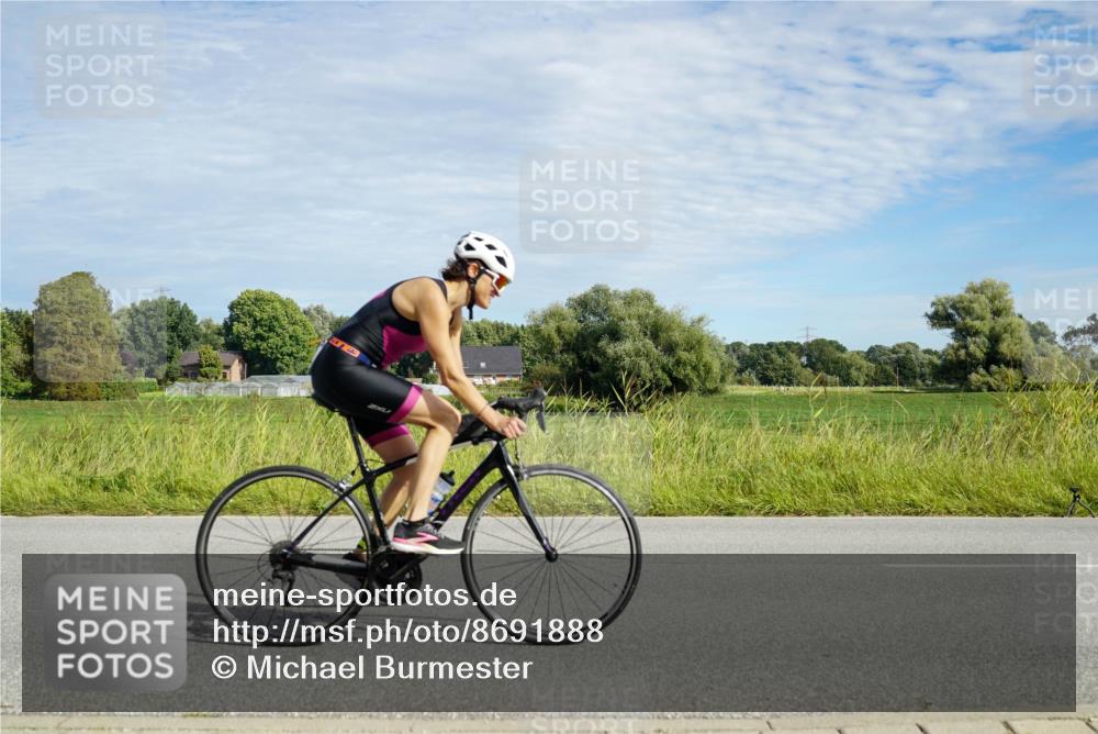31.08.2025 - Elbe Triathlon Hamburg Michael Burmester http://msf.ph/oto/8691888 31.08.2025 10:18:43 Radfahren 911, 938 meine-sportfotos.de