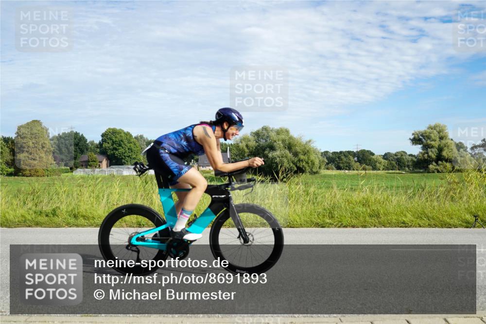 31.08.2025 - Elbe Triathlon Hamburg Michael Burmester http://msf.ph/oto/8691893 31.08.2025 10:18:58 Radfahren 690, 901 meine-sportfotos.de