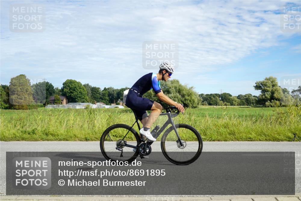 31.08.2025 - Elbe Triathlon Hamburg Michael Burmester http://msf.ph/oto/8691895 31.08.2025 10:19:06 Radfahren 487, 674, 690, 713, 735, 777, 856, 944 meine-sportfotos.de