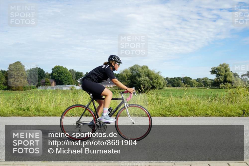31.08.2025 - Elbe Triathlon Hamburg Michael Burmester http://msf.ph/oto/8691904 31.08.2025 10:19:15 Radfahren 713, 803, 828, 856, 930 meine-sportfotos.de