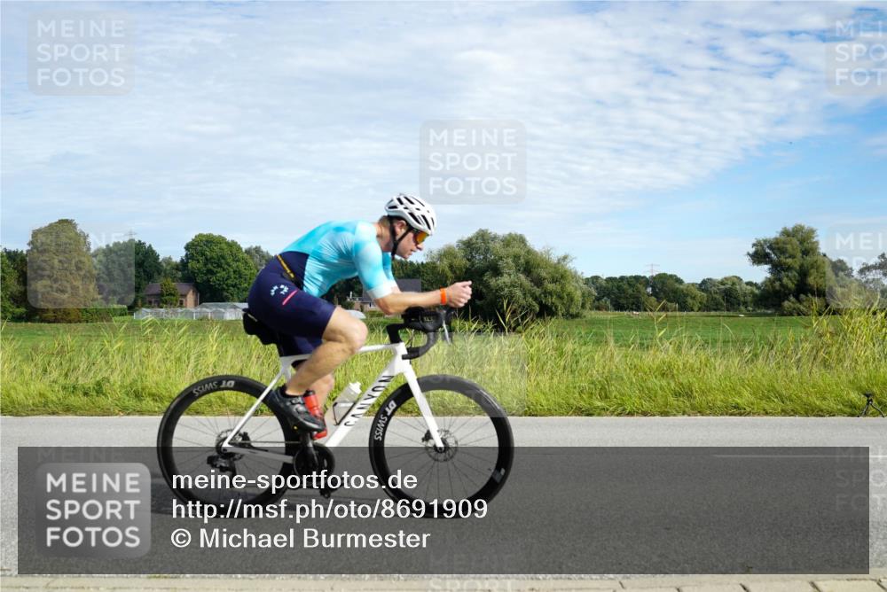 31.08.2025 - Elbe Triathlon Hamburg Michael Burmester http://msf.ph/oto/8691909 31.08.2025 10:19:26 Radfahren 657, 660, 710, 808 meine-sportfotos.de