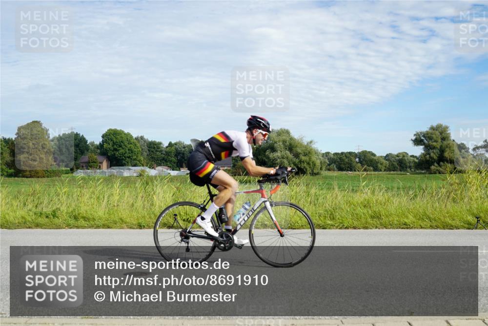 31.08.2025 - Elbe Triathlon Hamburg Michael Burmester http://msf.ph/oto/8691910 31.08.2025 10:19:30 Radfahren 657, 760, 808, 932 meine-sportfotos.de