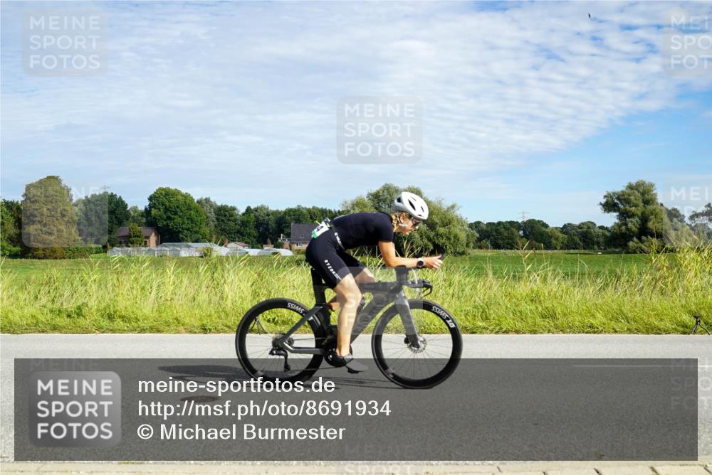 31.08.2025 - Elbe Triathlon Hamburg Michael Burmester http://msf.ph/oto/8691934 31.08.2025 10:20:21 Radfahren 854 meine-sportfotos.de