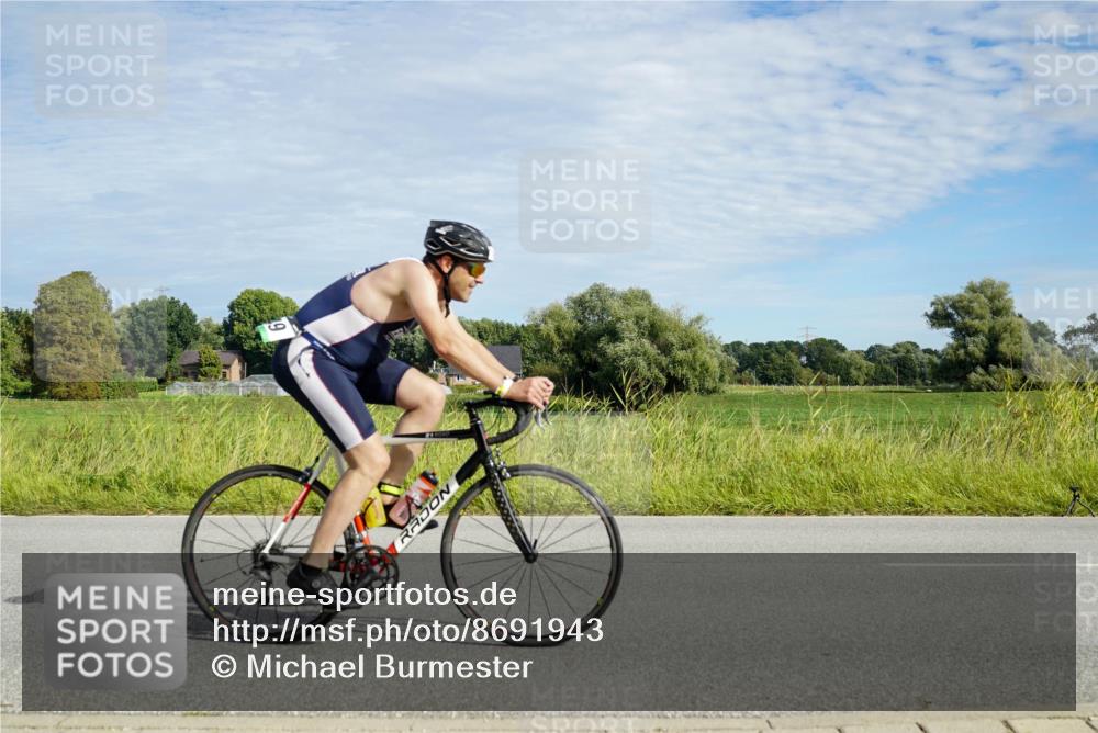 31.08.2025 - Elbe Triathlon Hamburg Michael Burmester http://msf.ph/oto/8691943 31.08.2025 10:20:44 Radfahren 588, 749, 947, 968, 1023, 1045, 1078, 1100 meine-sportfotos.de