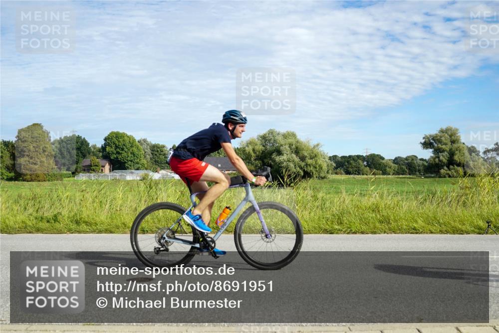 31.08.2025 - Elbe Triathlon Hamburg Michael Burmester http://msf.ph/oto/8691951 31.08.2025 10:20:52 Radfahren 419, 564, 880, 931, 947, 1012 meine-sportfotos.de