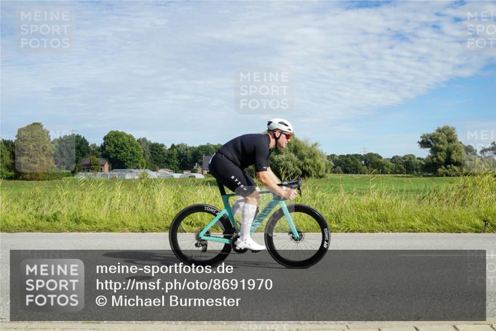 31.08.2025 - Elbe Triathlon Hamburg Michael Burmester http://msf.ph/oto/8691970 31.08.2025 10:21:34 Radfahren 736, 907, 933, 957, 960, 986 meine-sportfotos.de