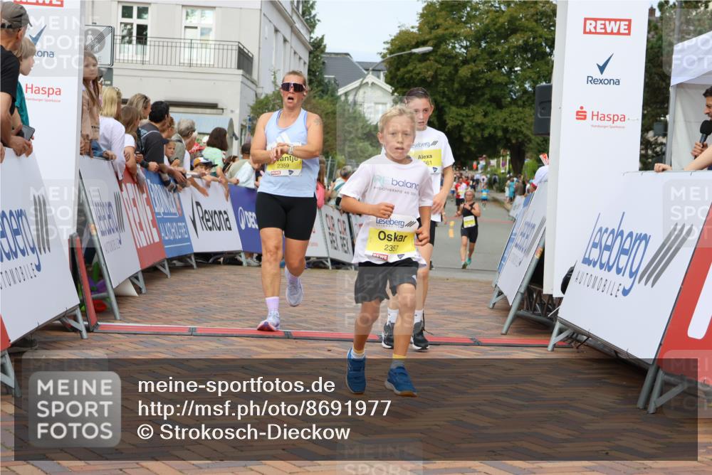 31.08.2025 - 21. Blankeneser Heldenlauf Strokosch-Dieckow http://msf.ph/oto/8691977 31.08.2025 10:25:10 Ziel 2641, 2357, 2183, 2717, 2285, 2286, 2331, 2053, 2359, 2661 meine-sportfotos.de