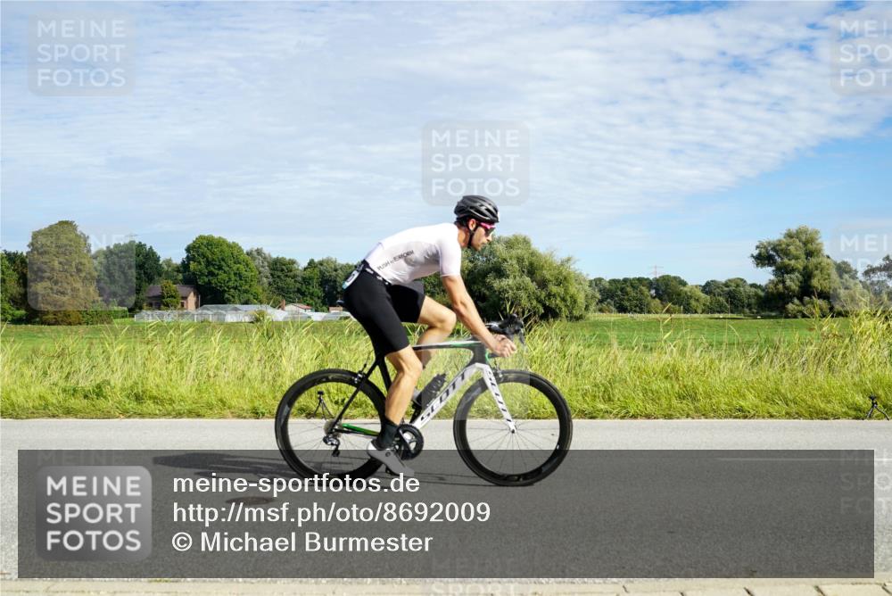 31.08.2025 - Elbe Triathlon Hamburg Michael Burmester http://msf.ph/oto/8692009 31.08.2025 10:22:17 Radfahren 730, 824, 974, 1000, 1085 meine-sportfotos.de