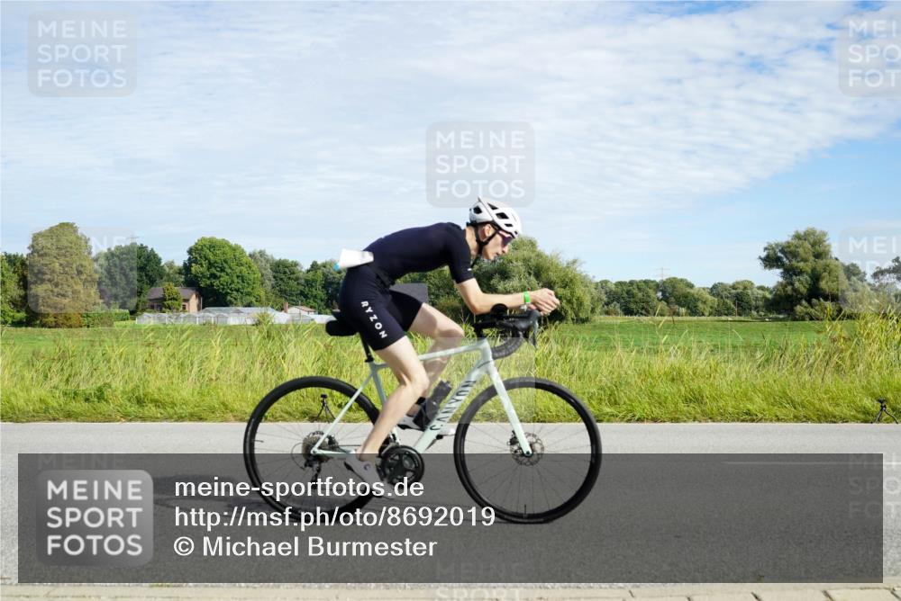 31.08.2025 - Elbe Triathlon Hamburg Michael Burmester http://msf.ph/oto/8692019 31.08.2025 10:22:36 Radfahren 400, 612, 879, 939, 984, 998, 1070 meine-sportfotos.de