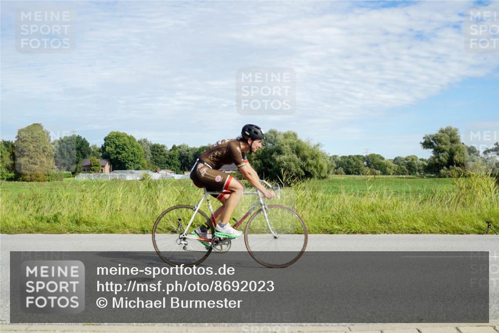 31.08.2025 - Elbe Triathlon Hamburg Michael Burmester http://msf.ph/oto/8692023 31.08.2025 10:22:39 Radfahren 400, 879, 939, 950, 984, 998, 1005, 1070 meine-sportfotos.de
