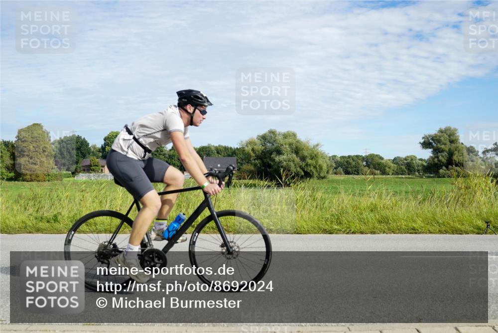 31.08.2025 - Elbe Triathlon Hamburg Michael Burmester http://msf.ph/oto/8692024 31.08.2025 10:22:40 Radfahren 400, 879, 939, 950, 984, 998, 1005, 1070 meine-sportfotos.de