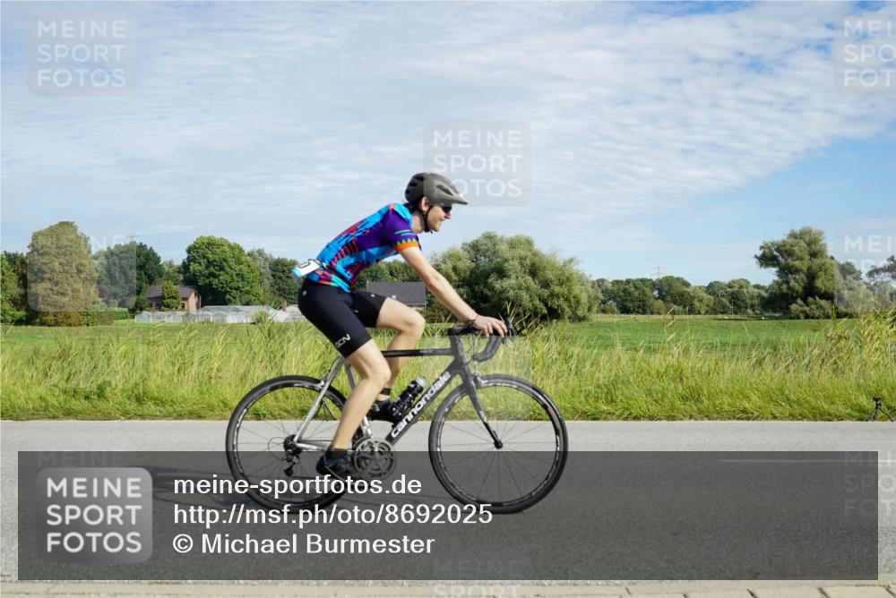 31.08.2025 - Elbe Triathlon Hamburg Michael Burmester http://msf.ph/oto/8692025 31.08.2025 10:22:43 Radfahren 400, 950, 1005 meine-sportfotos.de