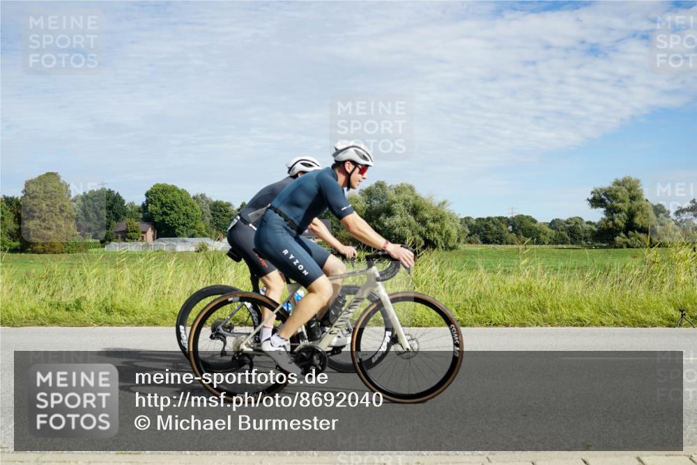 31.08.2025 - Elbe Triathlon Hamburg Michael Burmester http://msf.ph/oto/8692040 31.08.2025 10:23:00 Radfahren 698, 747, 762, 792, 805, 871, 942, 971, 978, 995, 1063, 1067, 1106 meine-sportfotos.de