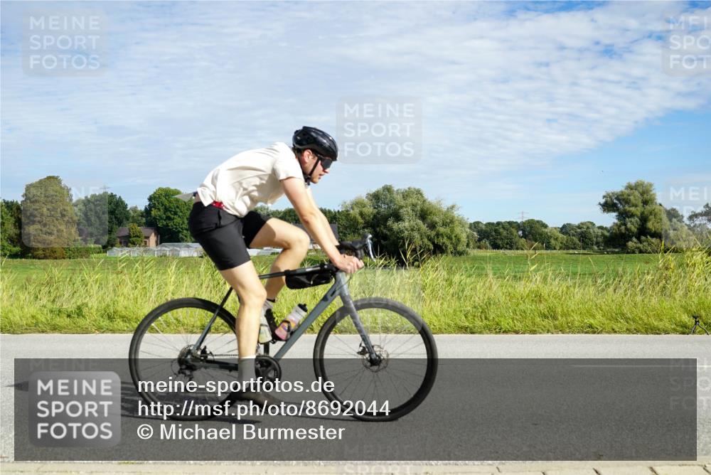 31.08.2025 - Elbe Triathlon Hamburg Michael Burmester http://msf.ph/oto/8692044 31.08.2025 10:23:06 Radfahren 981, 995, 996, 1049, 1077, 1106 meine-sportfotos.de
