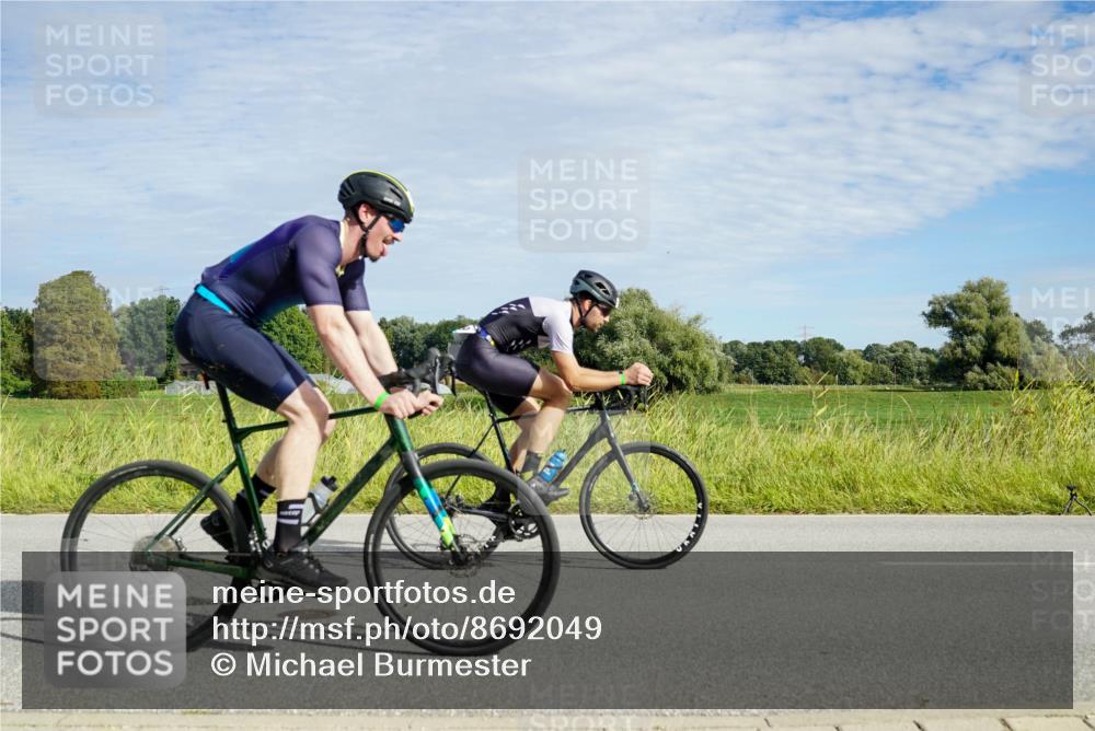31.08.2025 - Elbe Triathlon Hamburg Michael Burmester http://msf.ph/oto/8692049 31.08.2025 10:23:10 Radfahren 922, 965, 981, 989, 996, 1049, 1077 meine-sportfotos.de