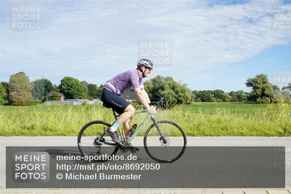 31.08.2025 - Elbe Triathlon Hamburg Michael Burmester http://msf.ph/oto/8692050 31.08.2025 10:23:15 Radfahren 922, 965, 989, 1016, 1056, 1086, 1107 meine-sportfotos.de