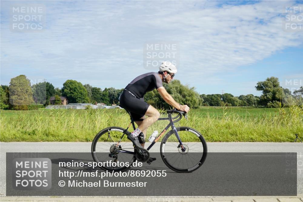 31.08.2025 - Elbe Triathlon Hamburg Michael Burmester http://msf.ph/oto/8692055 31.08.2025 10:23:18 Radfahren 922, 965, 989, 1016, 1056, 1086, 1107 meine-sportfotos.de
