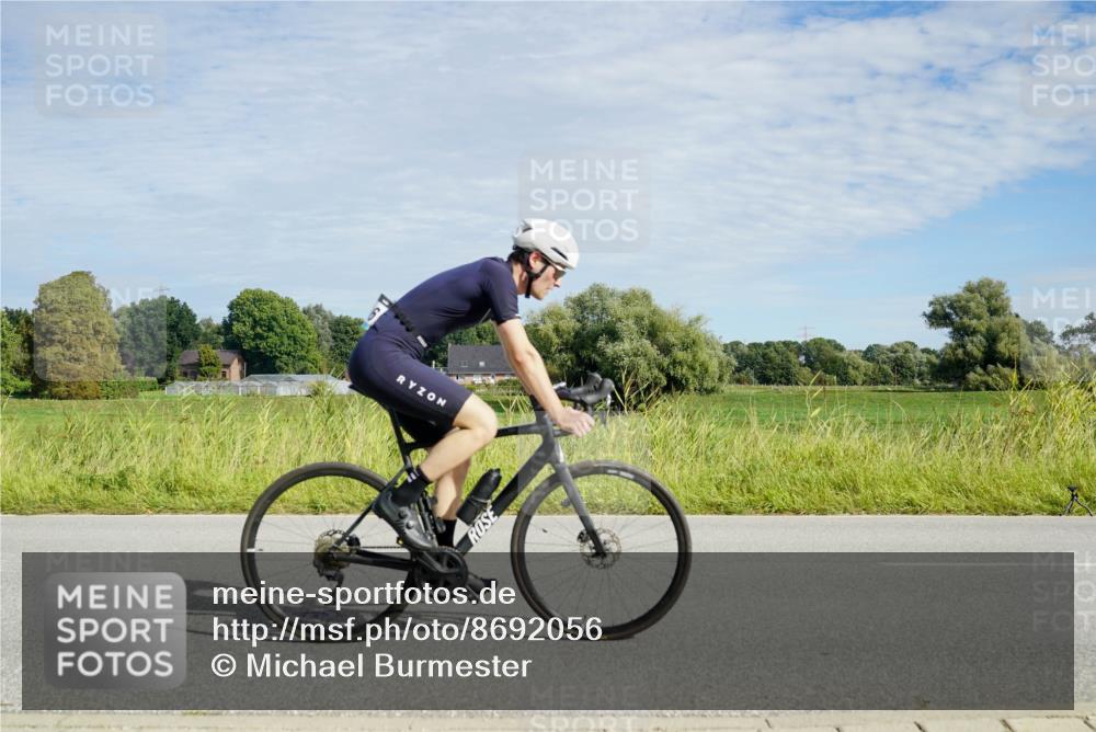 31.08.2025 - Elbe Triathlon Hamburg Michael Burmester http://msf.ph/oto/8692056 31.08.2025 10:23:18 Radfahren 922, 965, 989, 1016, 1056, 1086, 1107 meine-sportfotos.de