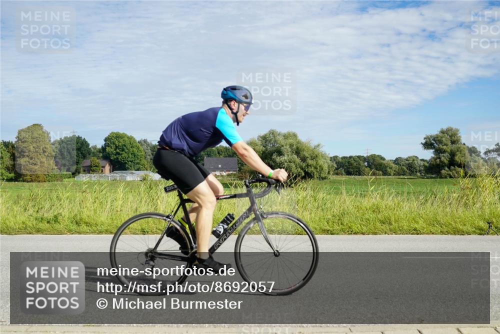 31.08.2025 - Elbe Triathlon Hamburg Michael Burmester http://msf.ph/oto/8692057 31.08.2025 10:23:20 Radfahren 922, 1016, 1056, 1086, 1088, 1107 meine-sportfotos.de