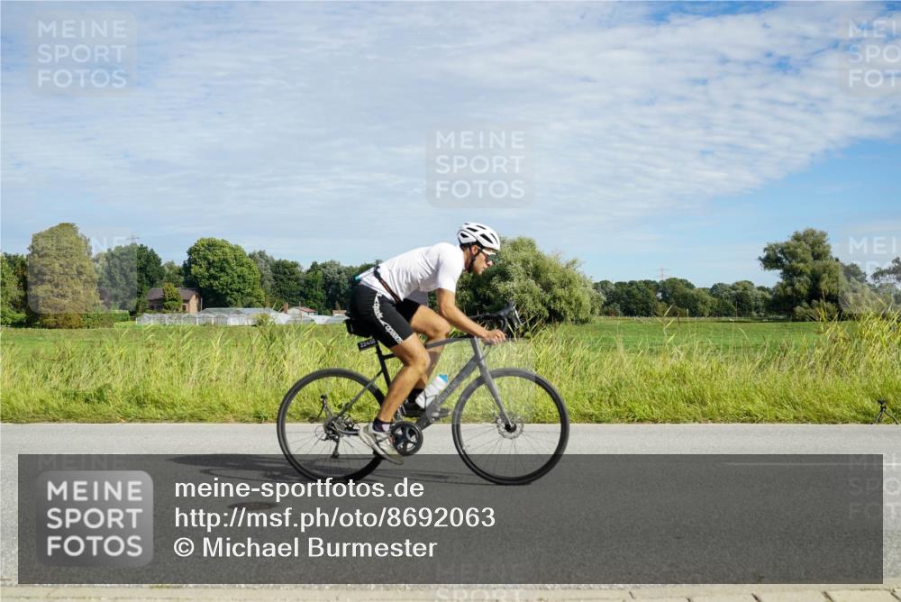 31.08.2025 - Elbe Triathlon Hamburg Michael Burmester http://msf.ph/oto/8692063 31.08.2025 10:23:29 Radfahren 399, 812, 1037, 1088, 1093 meine-sportfotos.de