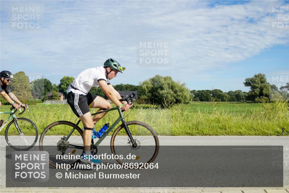 31.08.2025 - Elbe Triathlon Hamburg Michael Burmester http://msf.ph/oto/8692064 31.08.2025 10:23:31 Radfahren 399, 812, 1037, 1093 meine-sportfotos.de
