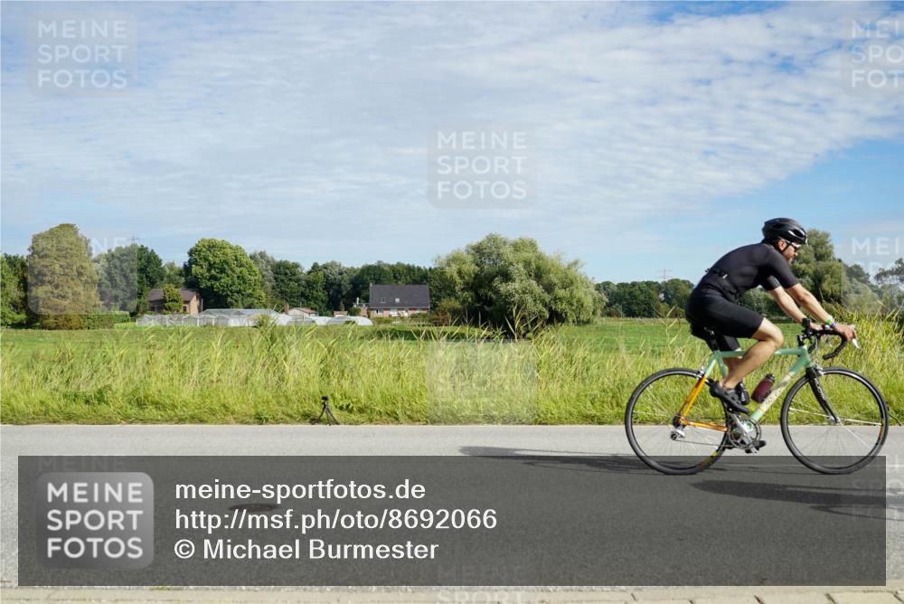 31.08.2025 - Elbe Triathlon Hamburg Michael Burmester http://msf.ph/oto/8692066 31.08.2025 10:23:32 Radfahren 399, 1037, 1093 meine-sportfotos.de