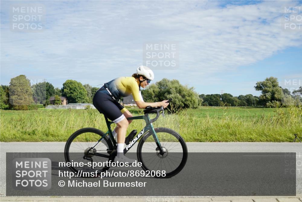 31.08.2025 - Elbe Triathlon Hamburg Michael Burmester http://msf.ph/oto/8692068 31.08.2025 10:23:39 Radfahren 836, 945, 1065 meine-sportfotos.de