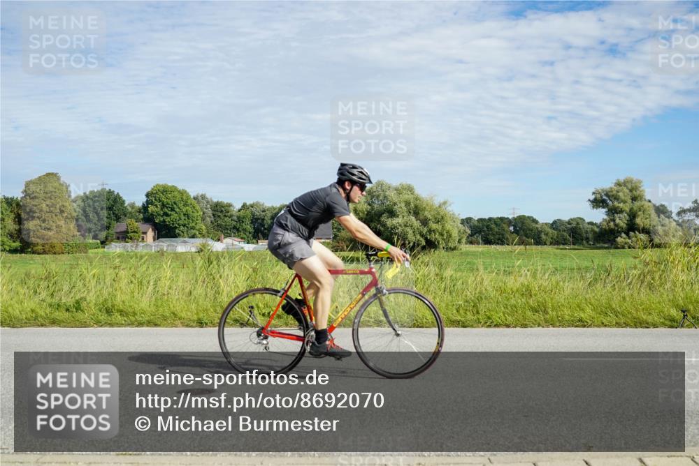 31.08.2025 - Elbe Triathlon Hamburg Michael Burmester http://msf.ph/oto/8692070 31.08.2025 10:23:44 Radfahren 945, 1065, 1091, 1095 meine-sportfotos.de