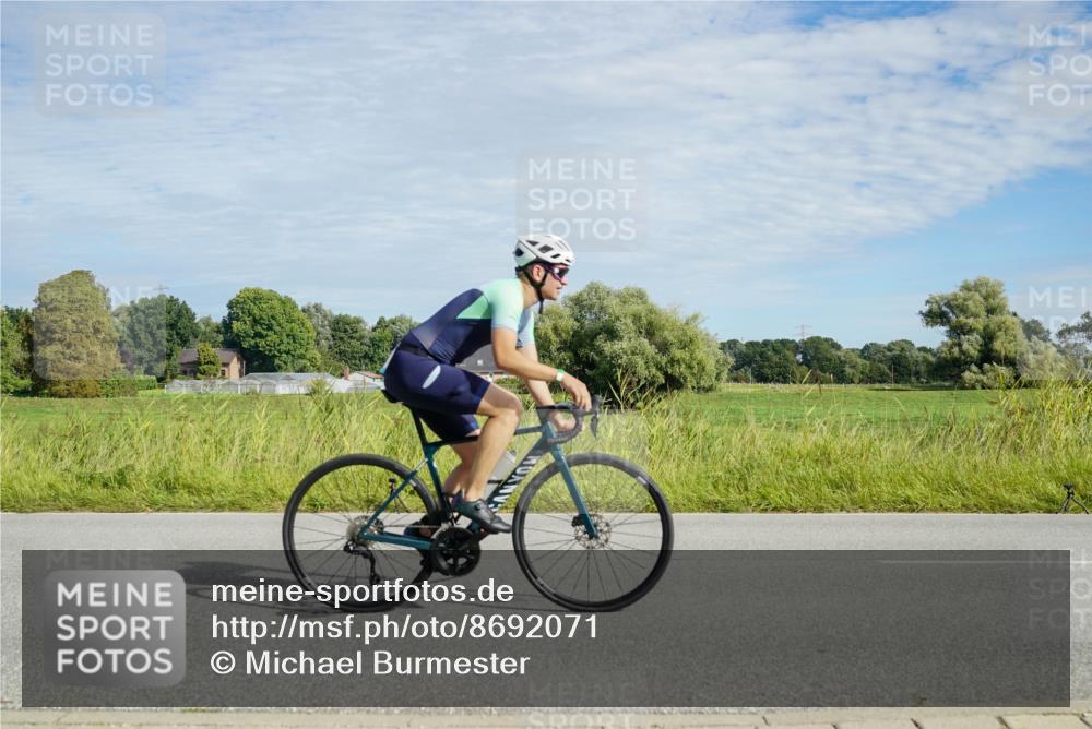 31.08.2025 - Elbe Triathlon Hamburg Michael Burmester http://msf.ph/oto/8692071 31.08.2025 10:23:45 Radfahren 945, 1065, 1091, 1095 meine-sportfotos.de