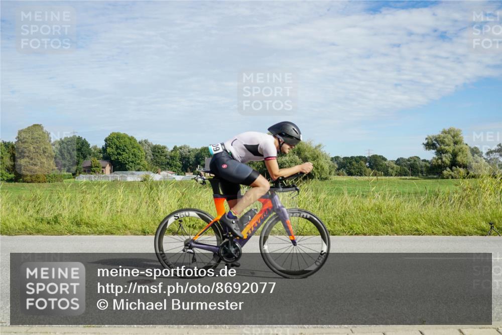 31.08.2025 - Elbe Triathlon Hamburg Michael Burmester http://msf.ph/oto/8692077 31.08.2025 10:23:53 Radfahren 704, 818, 861, 914, 926, 1031, 1043, 1109 meine-sportfotos.de