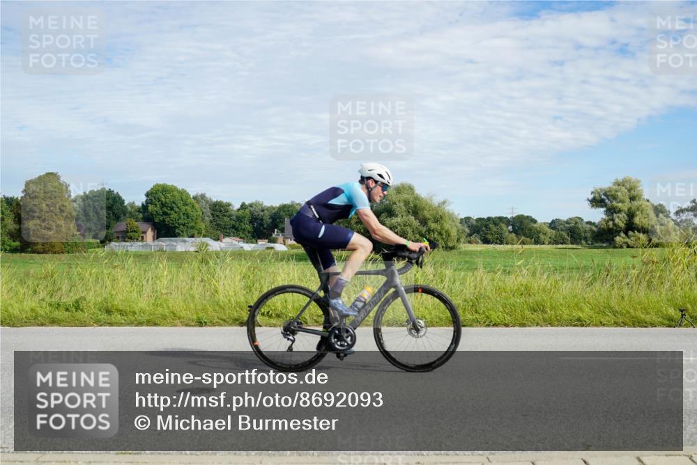 31.08.2025 - Elbe Triathlon Hamburg Michael Burmester http://msf.ph/oto/8692093 31.08.2025 10:24:15 Radfahren 975, 997, 1018, 1047, 1076 meine-sportfotos.de