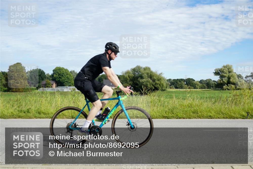 31.08.2025 - Elbe Triathlon Hamburg Michael Burmester http://msf.ph/oto/8692095 31.08.2025 10:24:16 Radfahren 975, 1018, 1047, 1076 meine-sportfotos.de