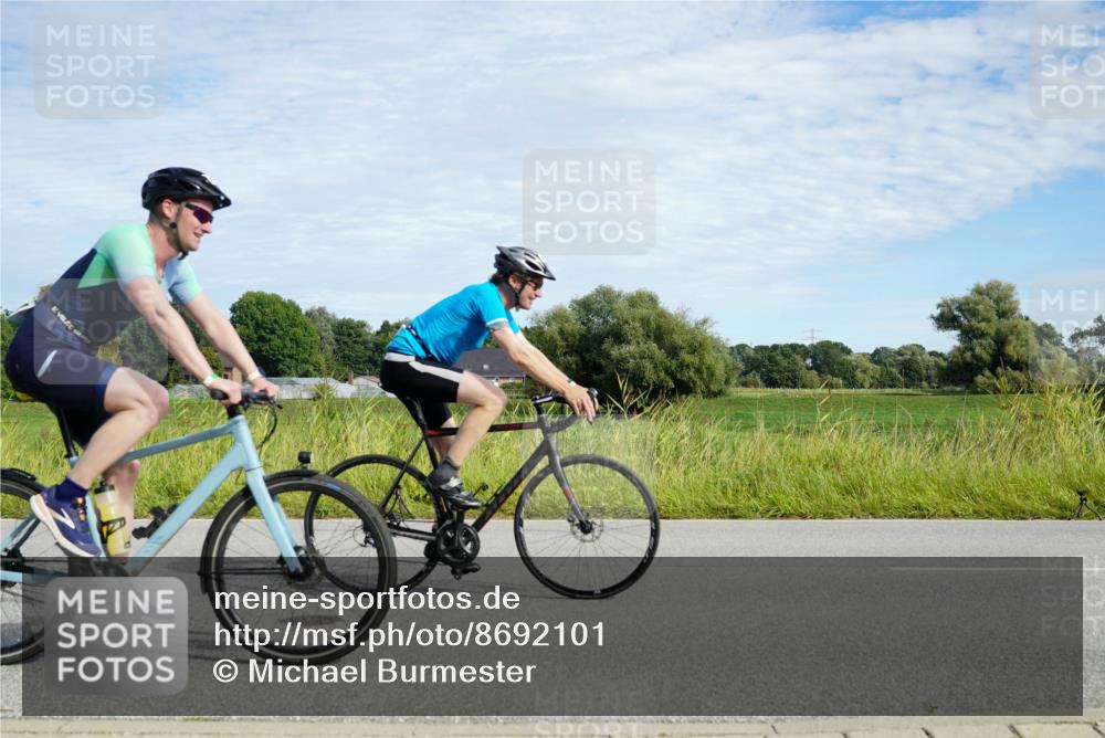 31.08.2025 - Elbe Triathlon Hamburg Michael Burmester http://msf.ph/oto/8692101 31.08.2025 10:24:26 Radfahren 703, 847, 943, 970, 972, 1028, 1074, 1083, 1099 meine-sportfotos.de