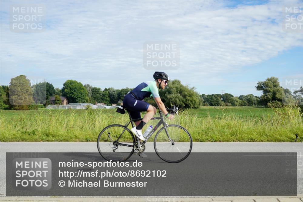 31.08.2025 - Elbe Triathlon Hamburg Michael Burmester http://msf.ph/oto/8692102 31.08.2025 10:24:27 Radfahren 703, 847, 943, 970, 972, 1028, 1074, 1083, 1099 meine-sportfotos.de